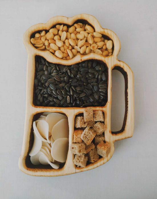 Деревяная менажница ручной работы