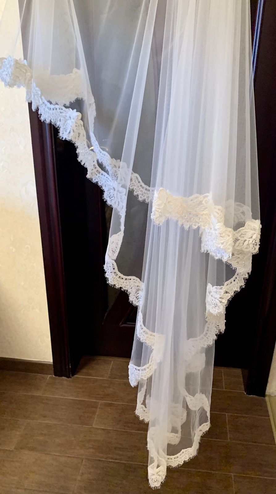Весільне плаття, колір айворі