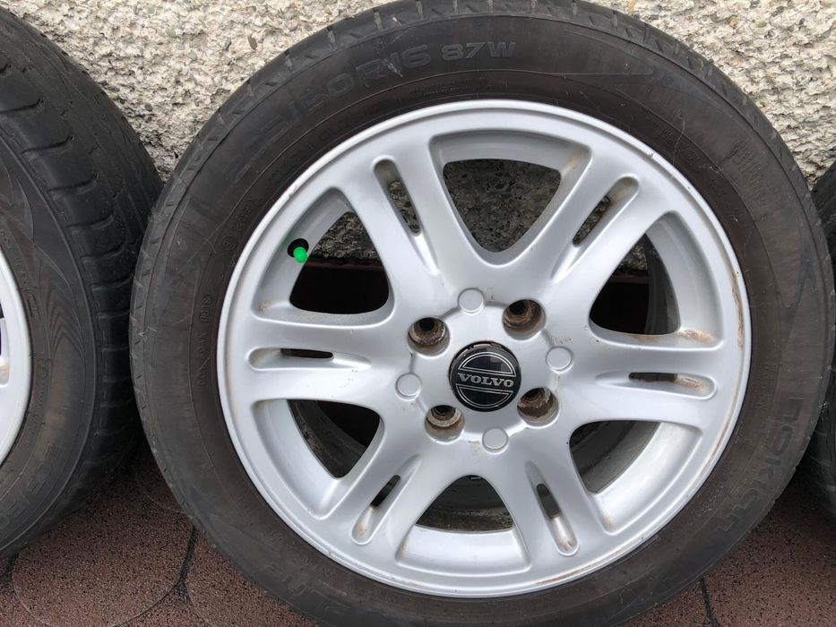 Alumfelgi z oponami oryginalne Volvo na 4 śruby