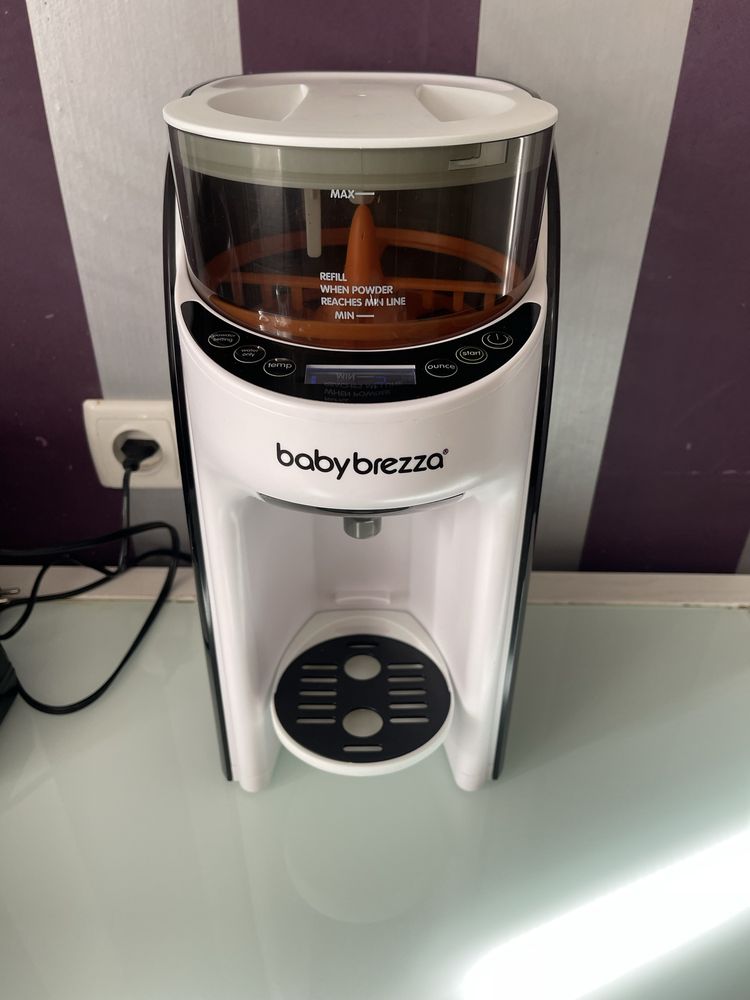 Пристрій для приготування дитячоі суміши Baby Brezza