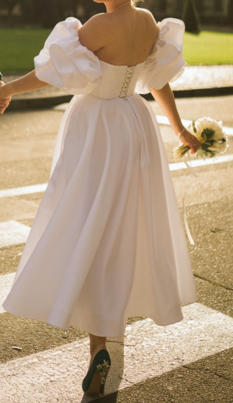 Оренда випускної/весільної сукні з пишними рукавами