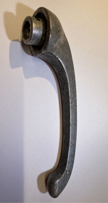 Klamki Korbki szyb 2-szt od starych samochodów czesci do samochodu