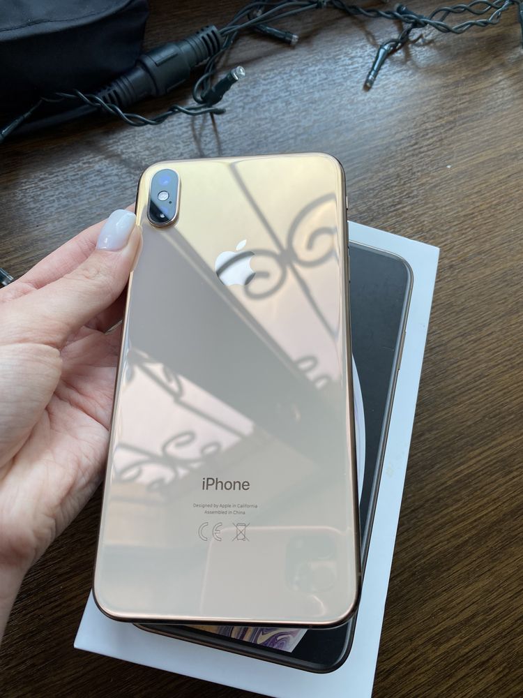 Продам айфон Xs max (gold) на 256гб