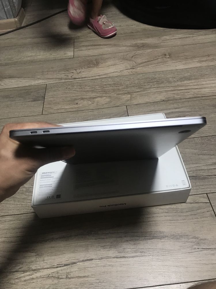 MacBook Pro A1707 15-inc i7 2,6 GHz 16GB 256 GB Touch Bar