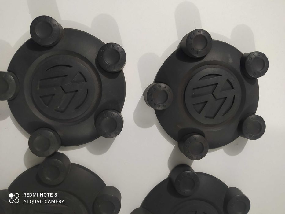 Колпаки на дисках гольф оригинал все 4 штук!!!