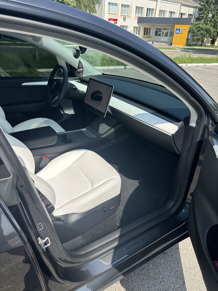 Tesla Model Y 2024 Perfomance