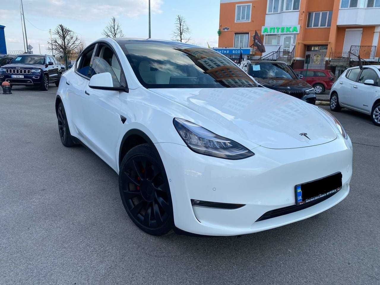 Продам електрокар Tesla Y