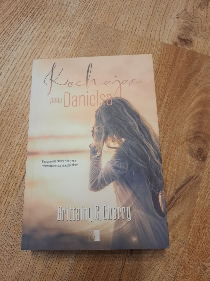 Romans Kochając pana Danielsa Brittainy C. Cherry
