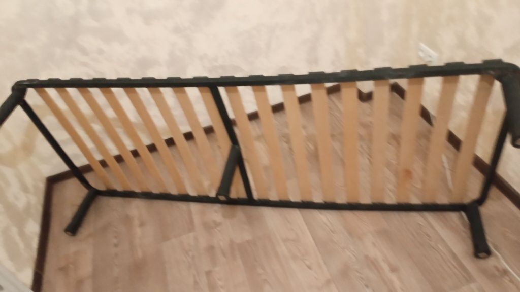 Продам кровать каркасную