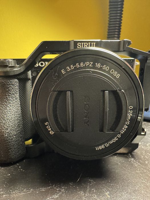 Sony ZV-E10 + E PZ 16-50mm f/3.5-5.6 OSS + Cage
