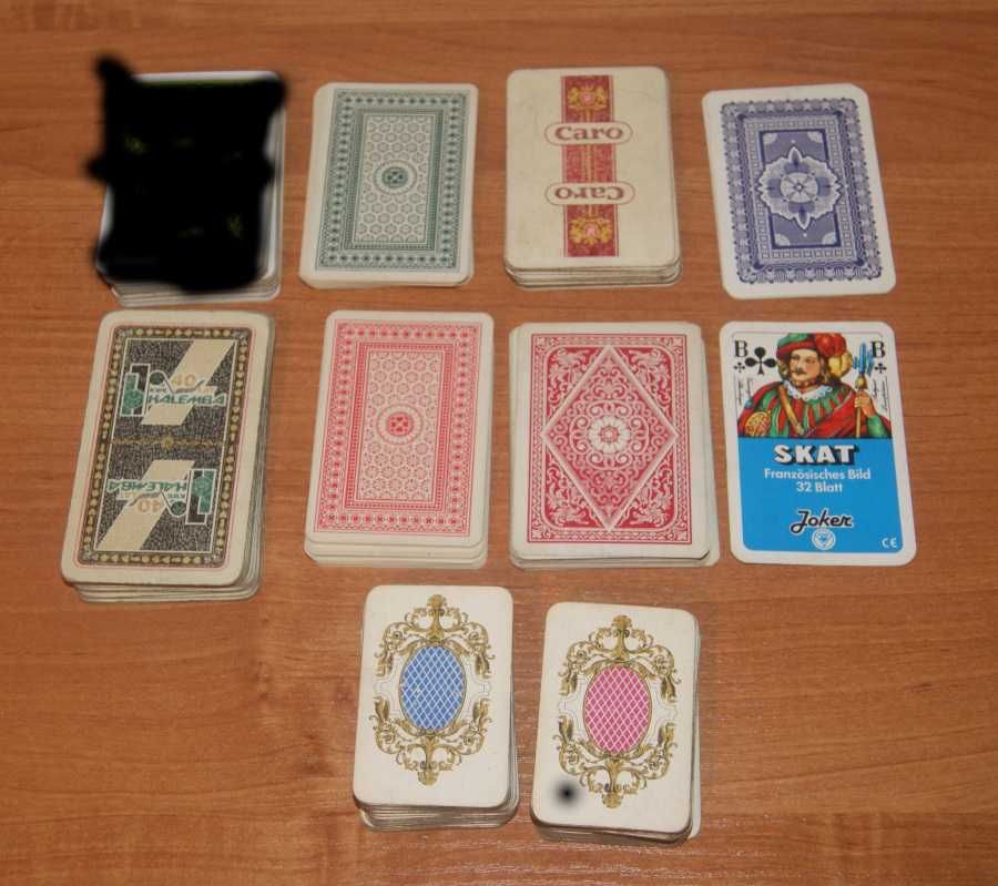 Stare karty do gry i nie tylko różne rodzaje