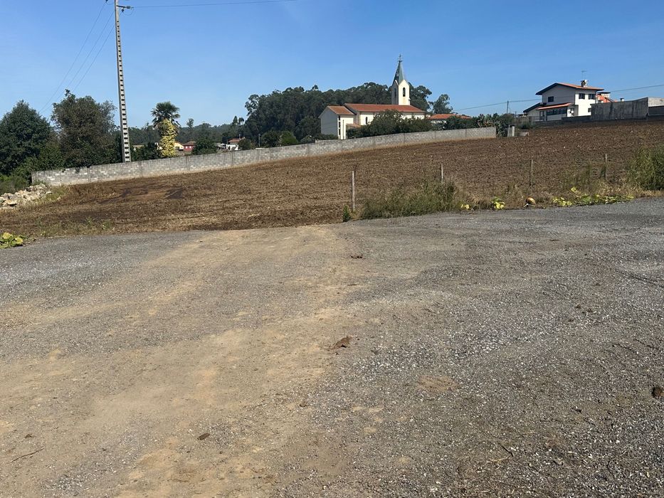 Aluga-se Estaleiro/ Terreno/ Espaço