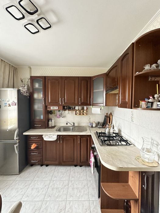 Продаж затишної 2 кімнатної квартири на Митниці