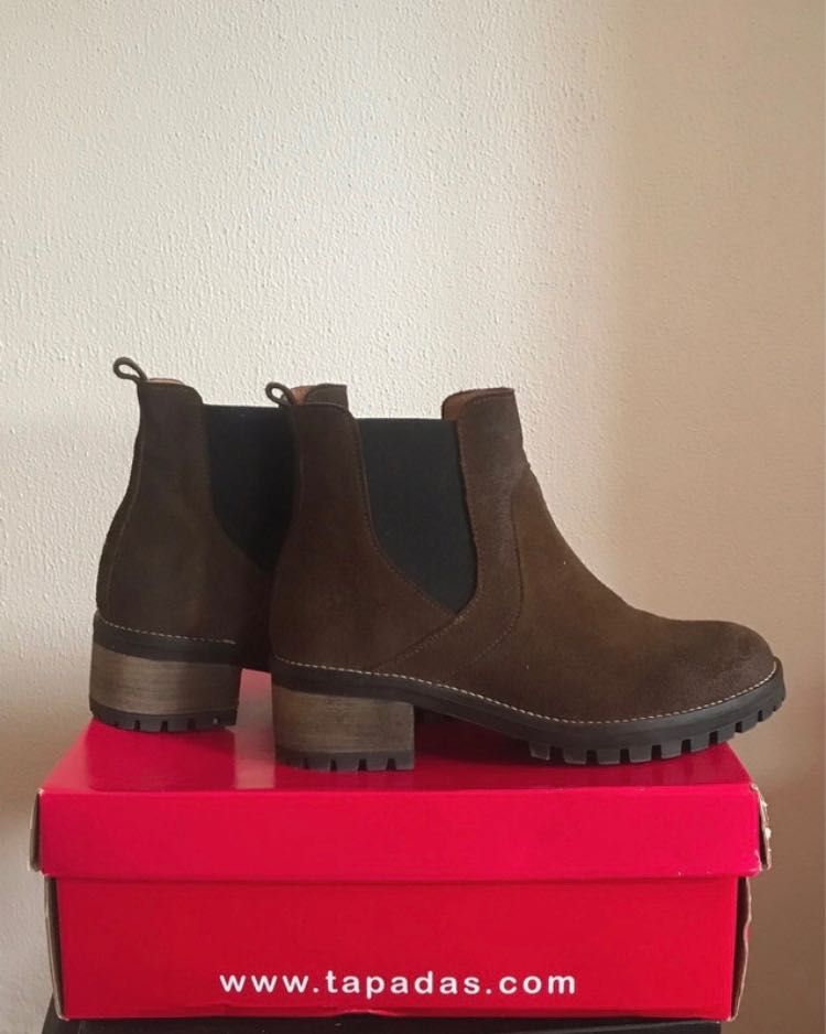 Botas camurça castanhas Tapadas
