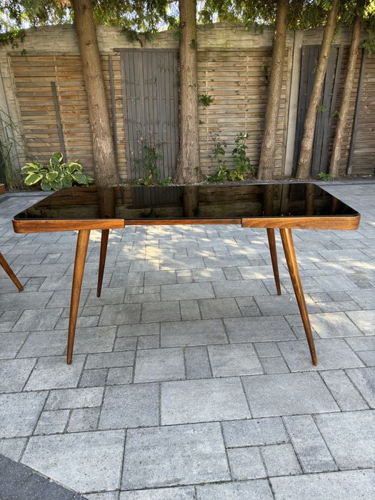 Stolik z czarnym szklanym blatem.Jiroutek.Czechoslowacja.