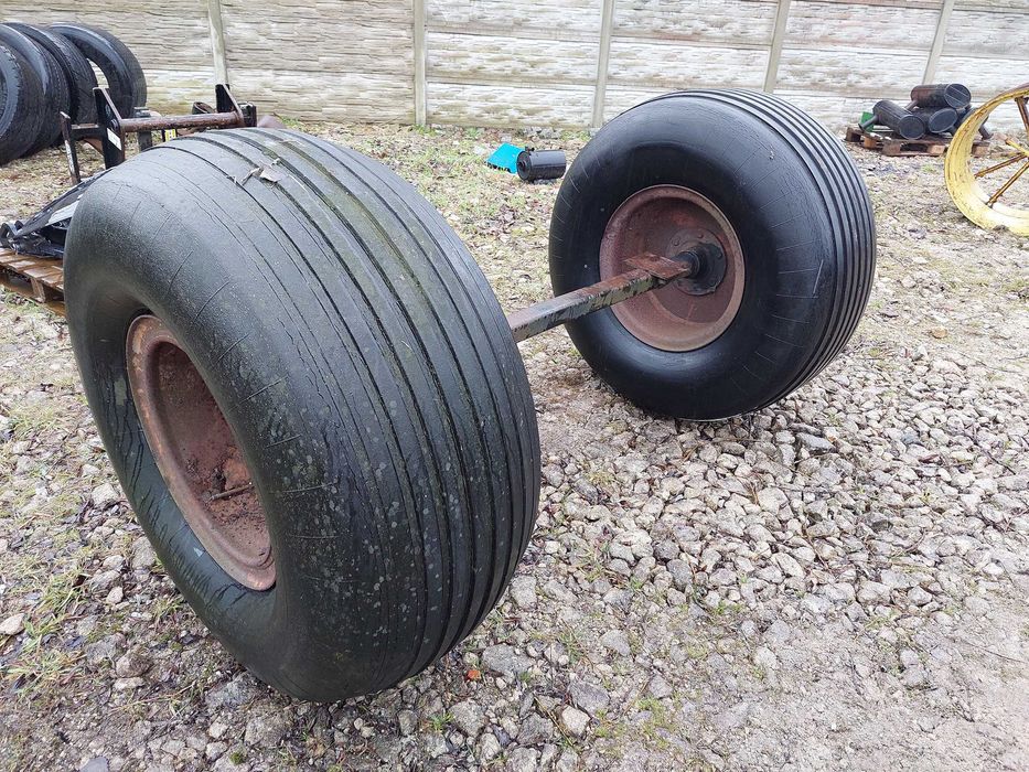 Ośka z kołami lotniczymi do przyczep, beczek, rozrzutników