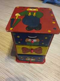 Kolorowa drewniana szkatułka komoda szufladki klown wys 19 cm