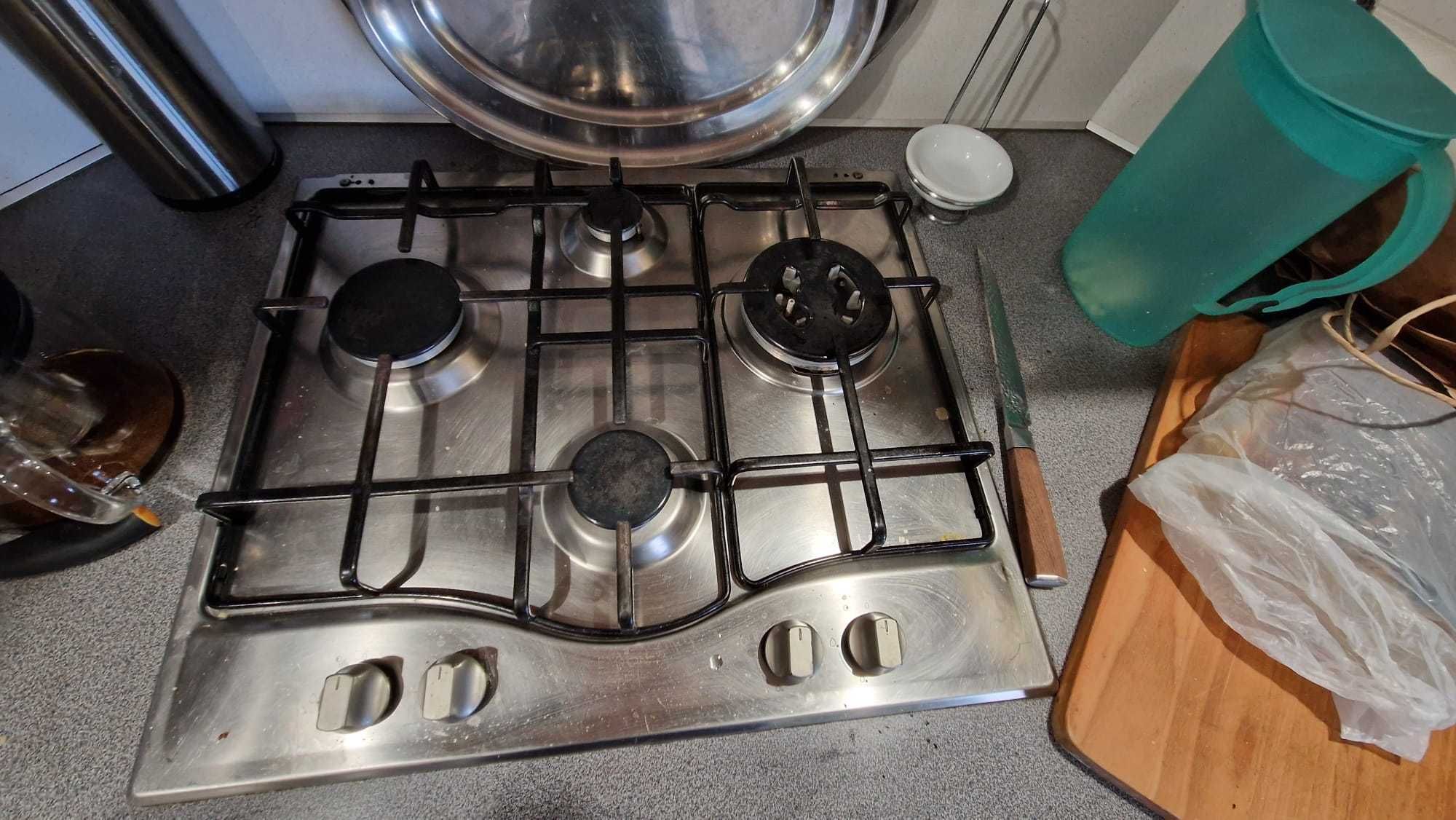 KUCHNIA - meble kuchenne z piekarnikiem i płytą gazową