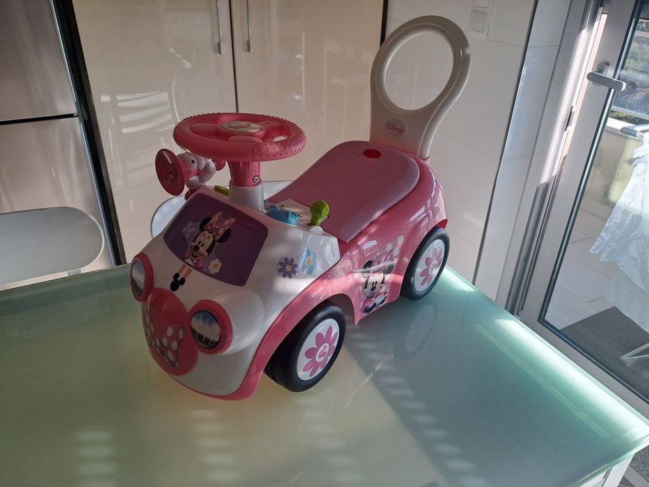 Carrinho musical da Minnie