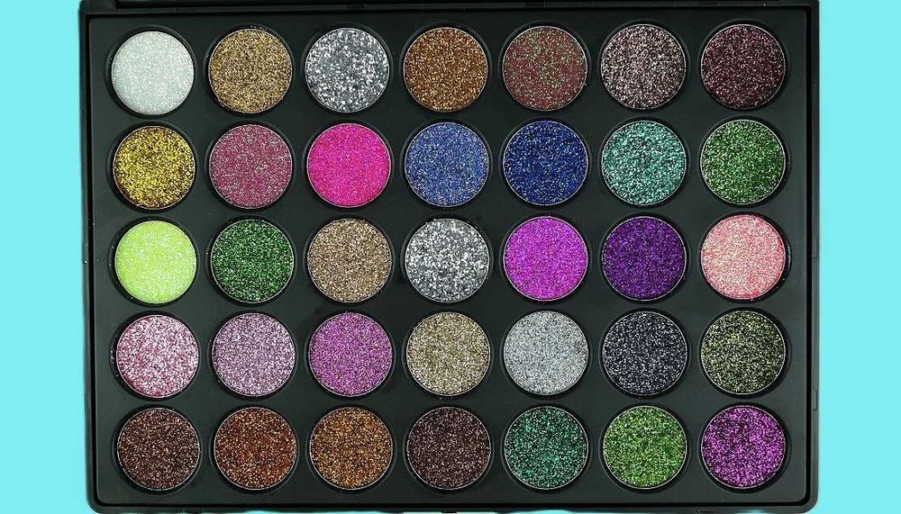 Блестящие металлические тени для век.