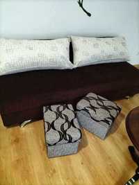 sofa wersalka rozkłądana plus 2 pufy