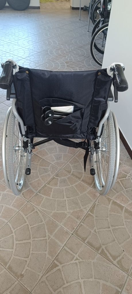 Wózek inwalidzki,nowy Vita Care, rama krzyżakowa ,, wąs antywyw,40 sze