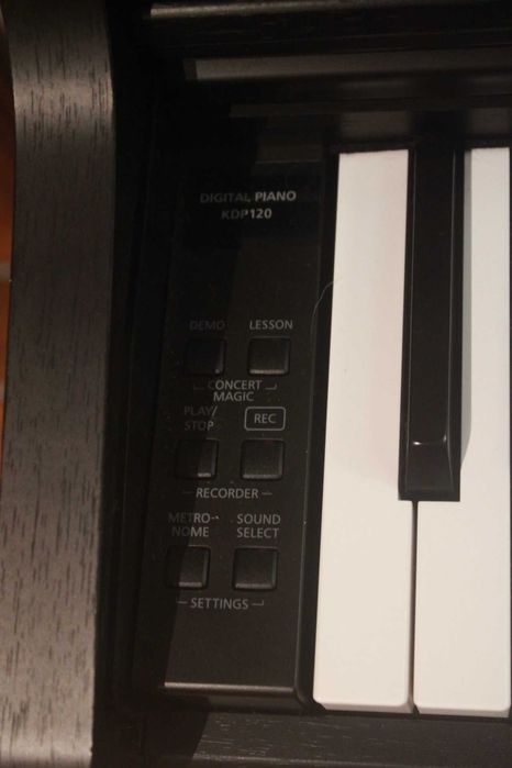 Piano kawai novo com banco de pele