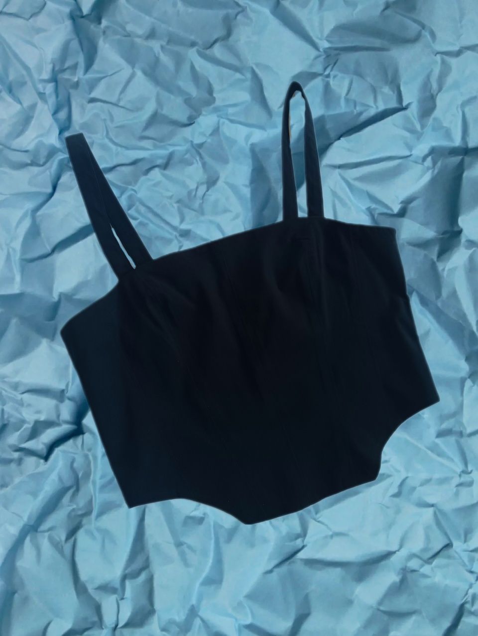 H&M / Czarny wyprofilowany crop top z dłuższym przodem / S 36