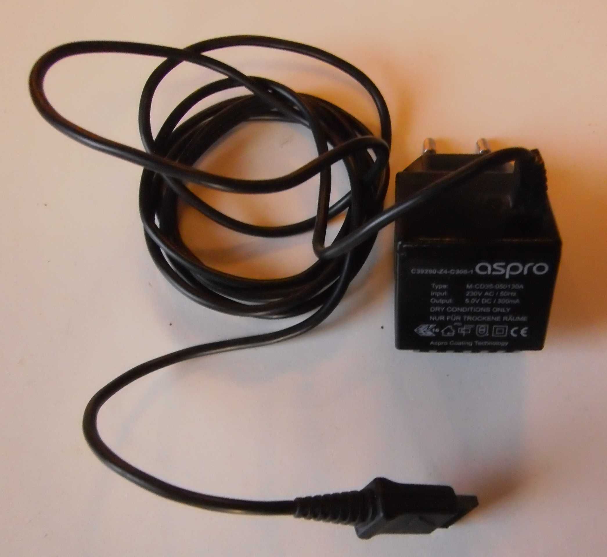 Carregador Original ASPRO para diversos telemóvel: Output: 5V-300mA