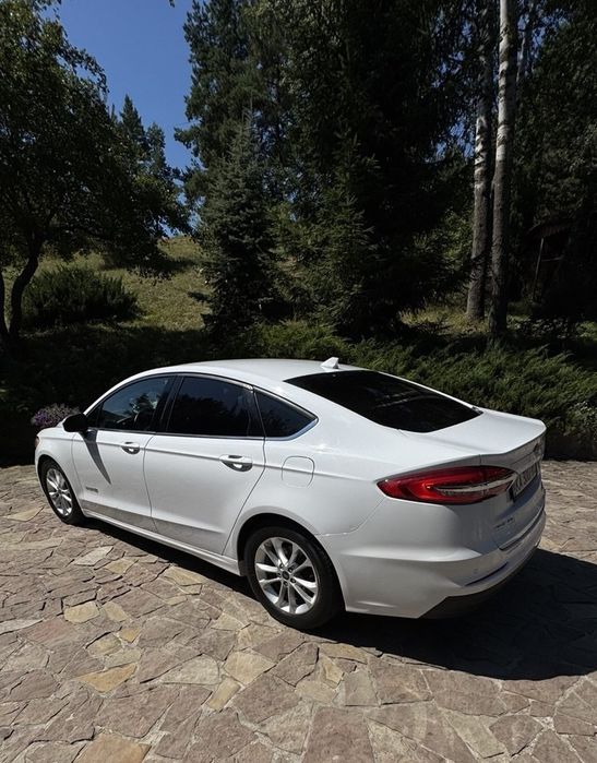 Ford Fusion hybrid 2019