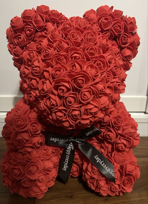 Miś ze sztucznych róż