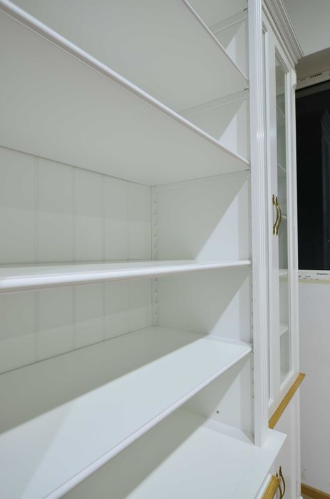 Biblioteka-Witryna Angielska z kominkiem biała -30% NOWA