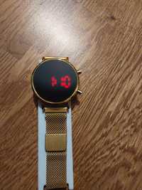 Zegarek damski LED kolorze złotym