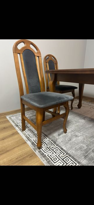 Stół z krzesłami do pokoju