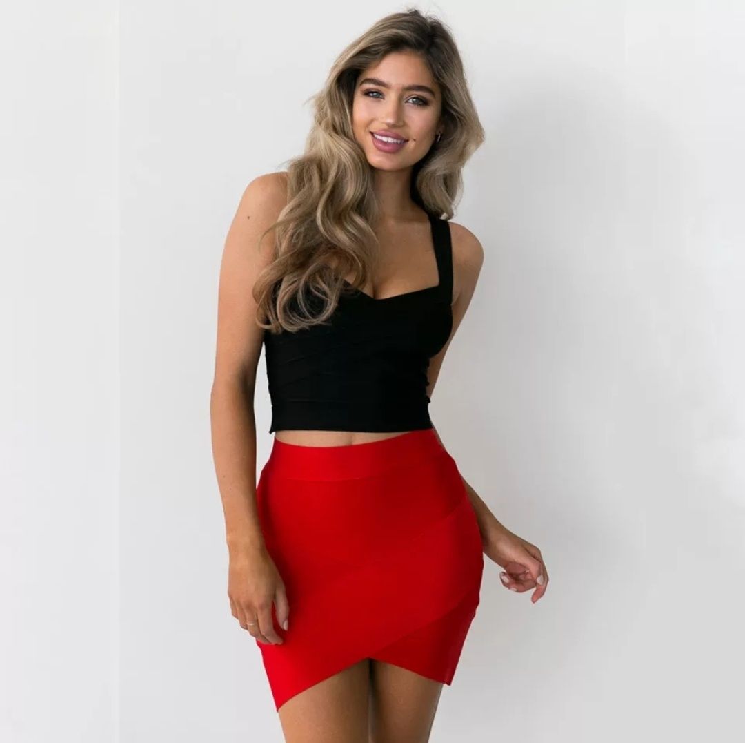 Бандажная юбка красного цвета