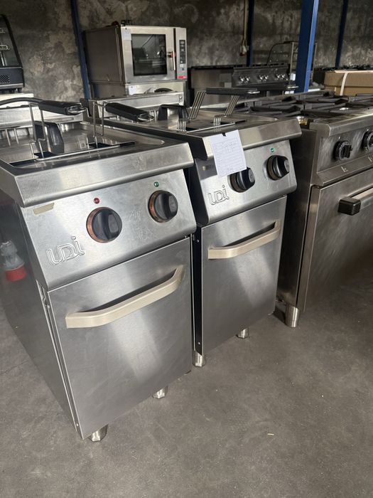 Fritadeira eletrica de movel trifasica UDI 18 litros