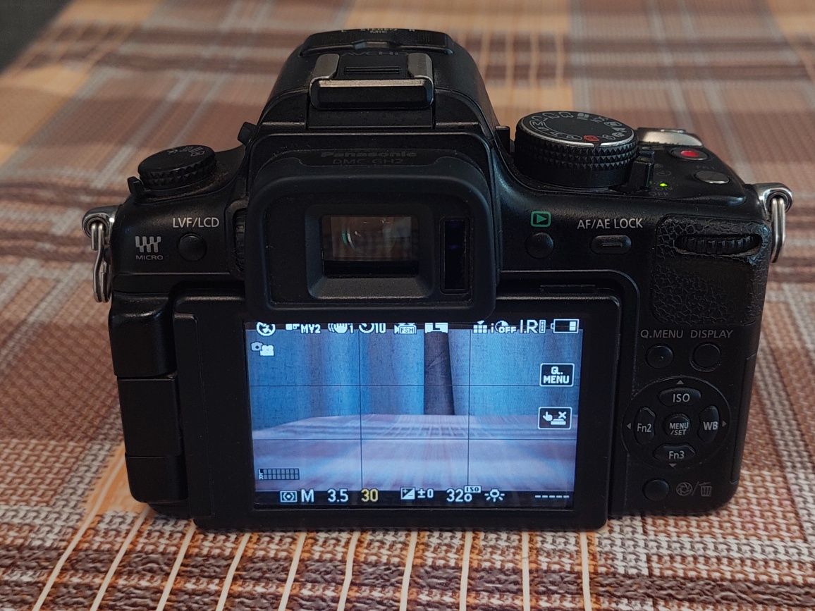 Panasonic Lumix GH2 + об'єктив Lumix G Vario 14–45 mm ƒ/3.5–5.6