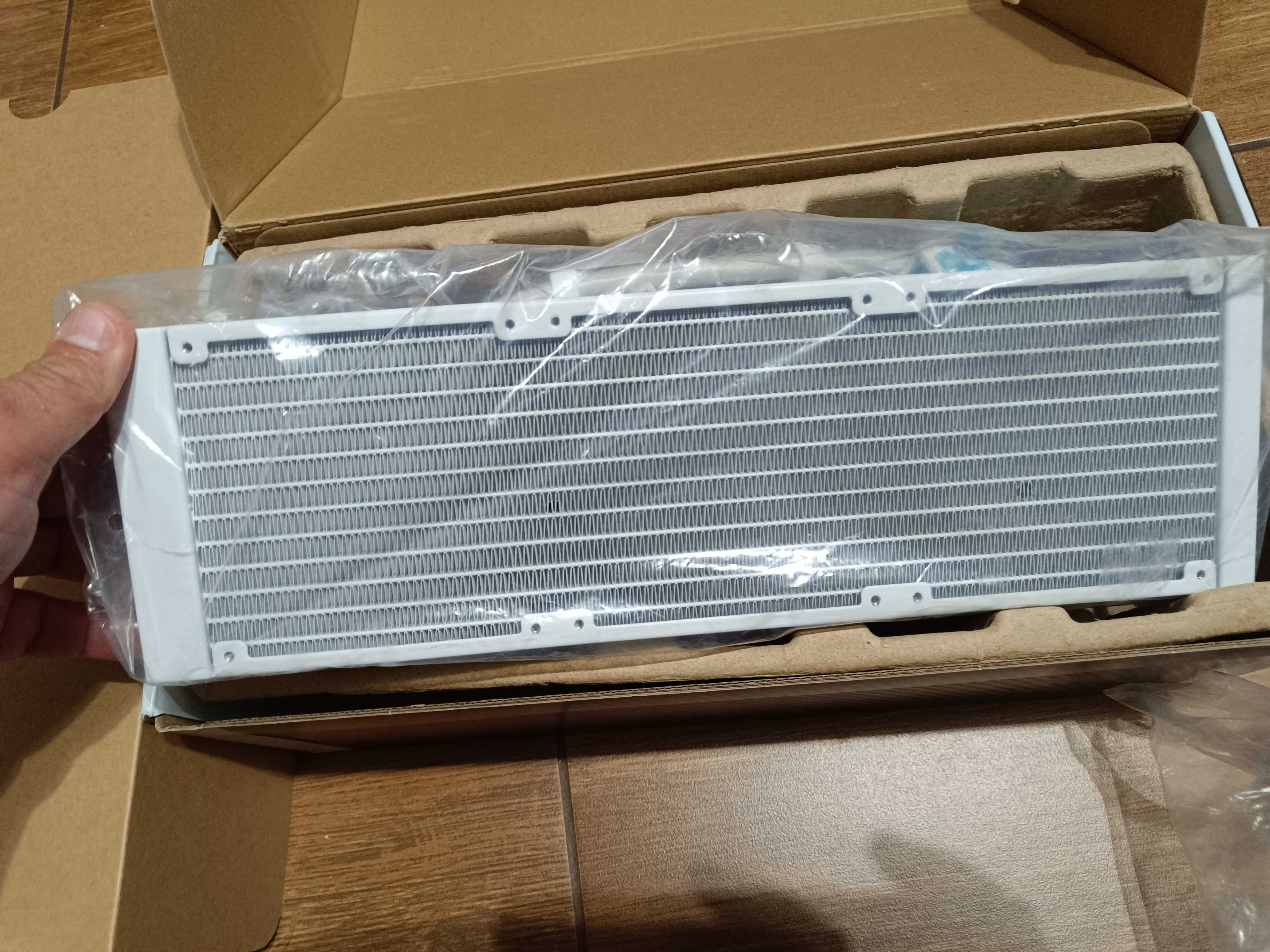 Thermalright Frozen Warframe 360 White ARGB