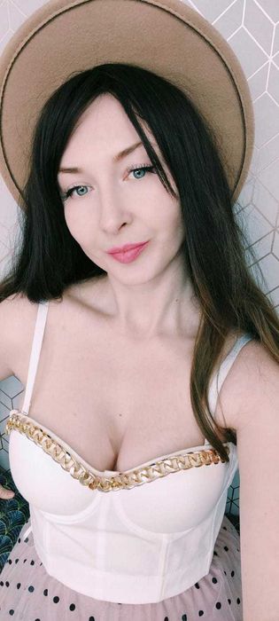 Biały Bralet ze złotym łańcuszkiem r. 36