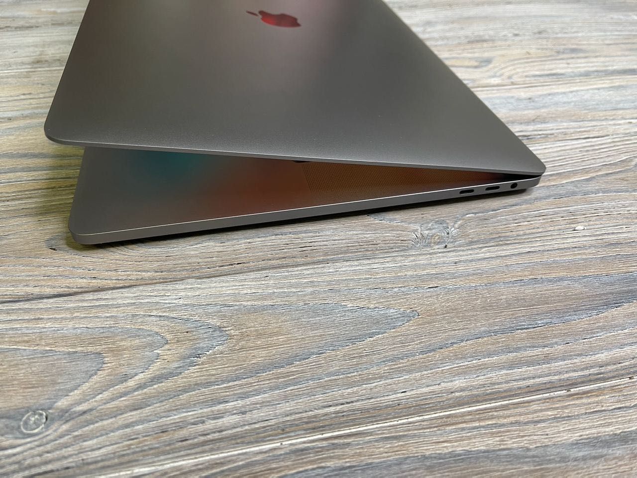 MacBook Pro 15 2018 Space (i7,16,512 SSD) 580$ магазин Гарантия