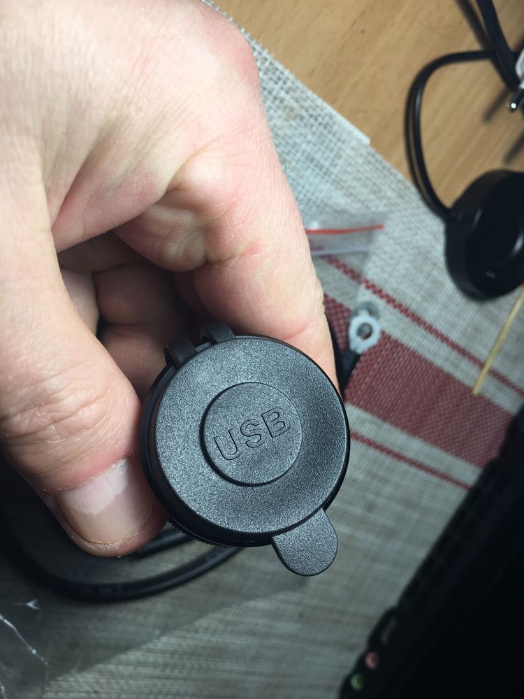 Автомобильная зарядка врізна в прикурювач QC 3.0 PD