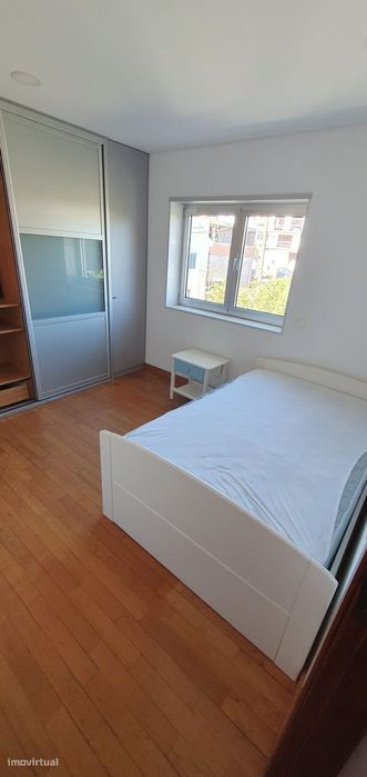 Apartamento T2 Meadela, com garagem e lavandaria