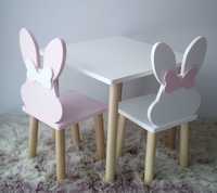 Stolik z dwoma krzesełkami zajączek Pucuś z kokardą królik ZESTAW