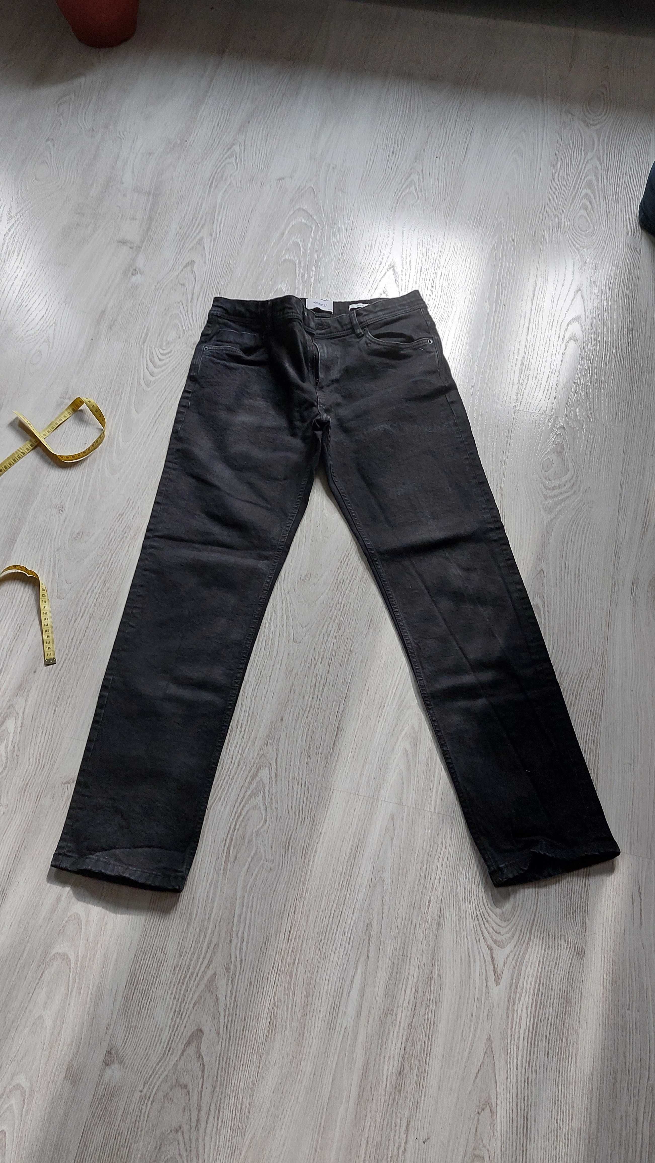 Czarne jeansy Reserved regular 32/34