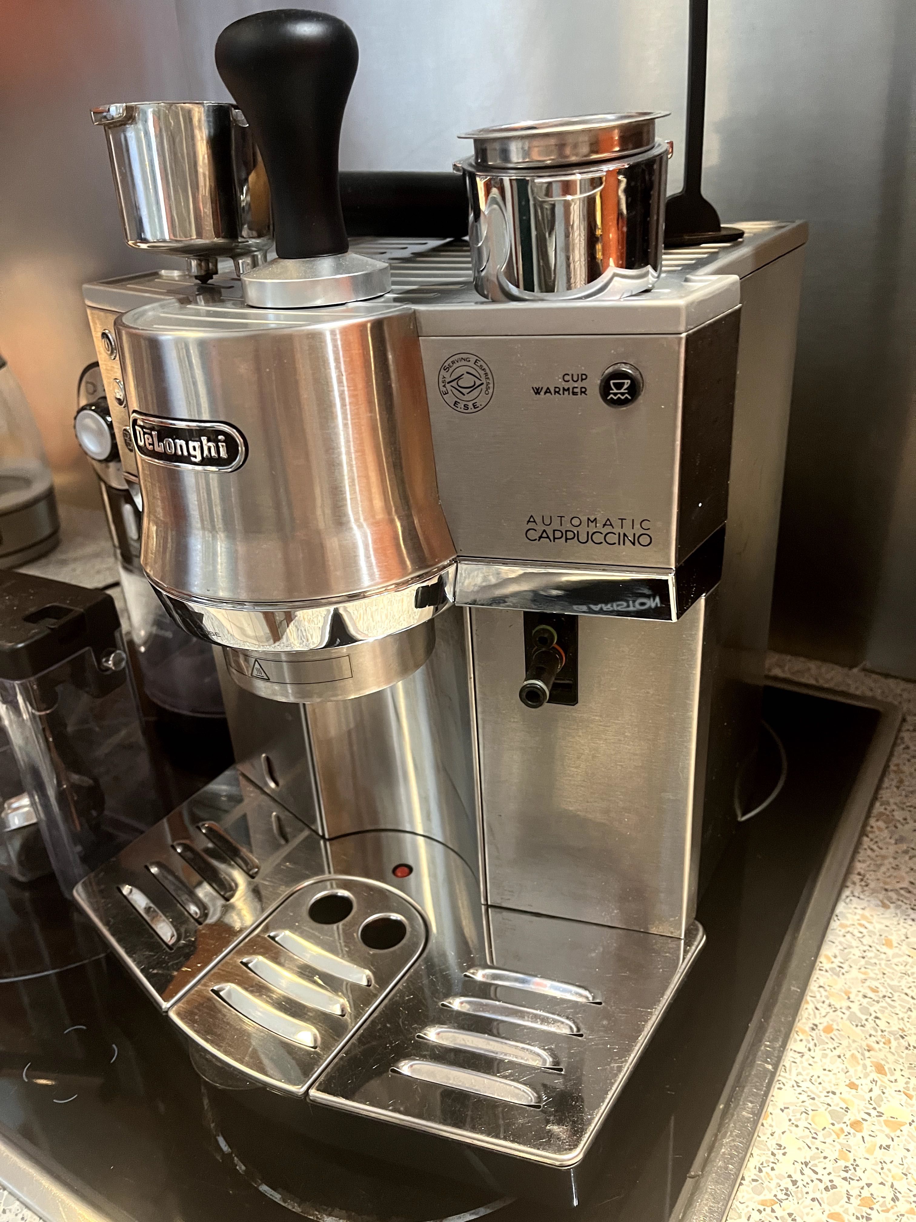 Ekspres korbowy De'Longhi EC 860.M z młynkiem Melitta Molino