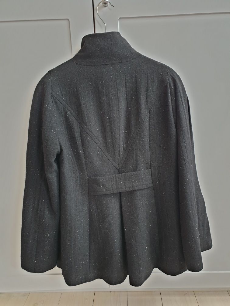 Czarny wełniany płaszcz płaszczyk krótki z baskinką 36 38 Komoda