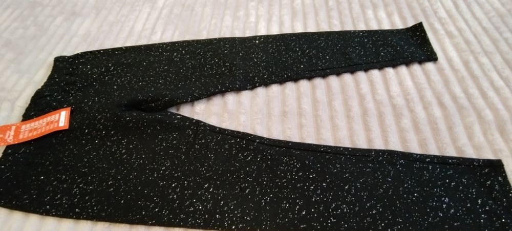 Nowe legginsy, r. 146