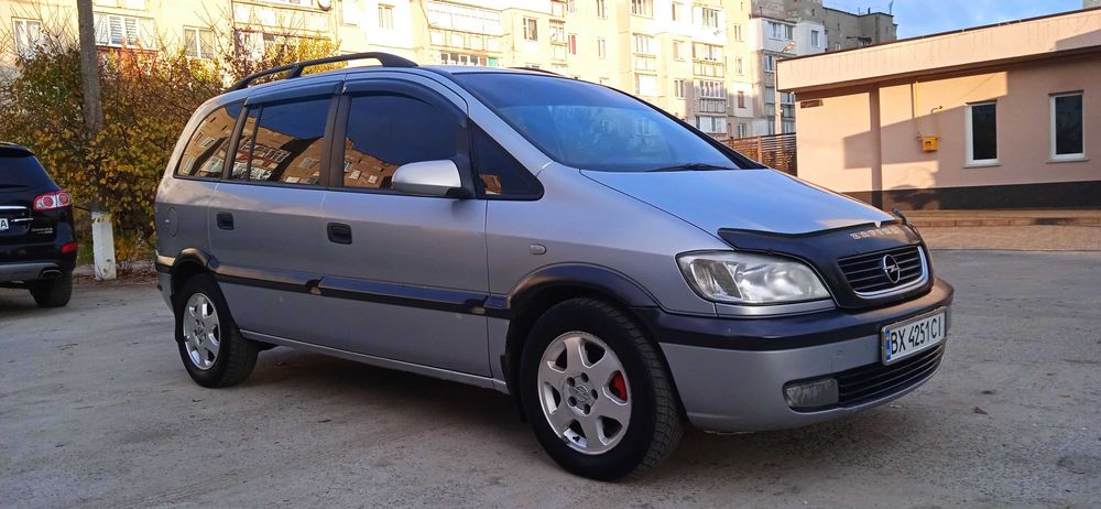 Мінівен Opel Zafira 2.00 л дизель 7 місць,