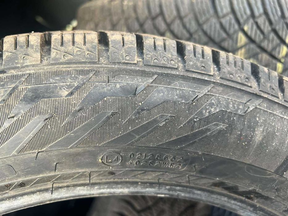 Автошини Nokian Tyres Hakkapeliitta 225/55 R18