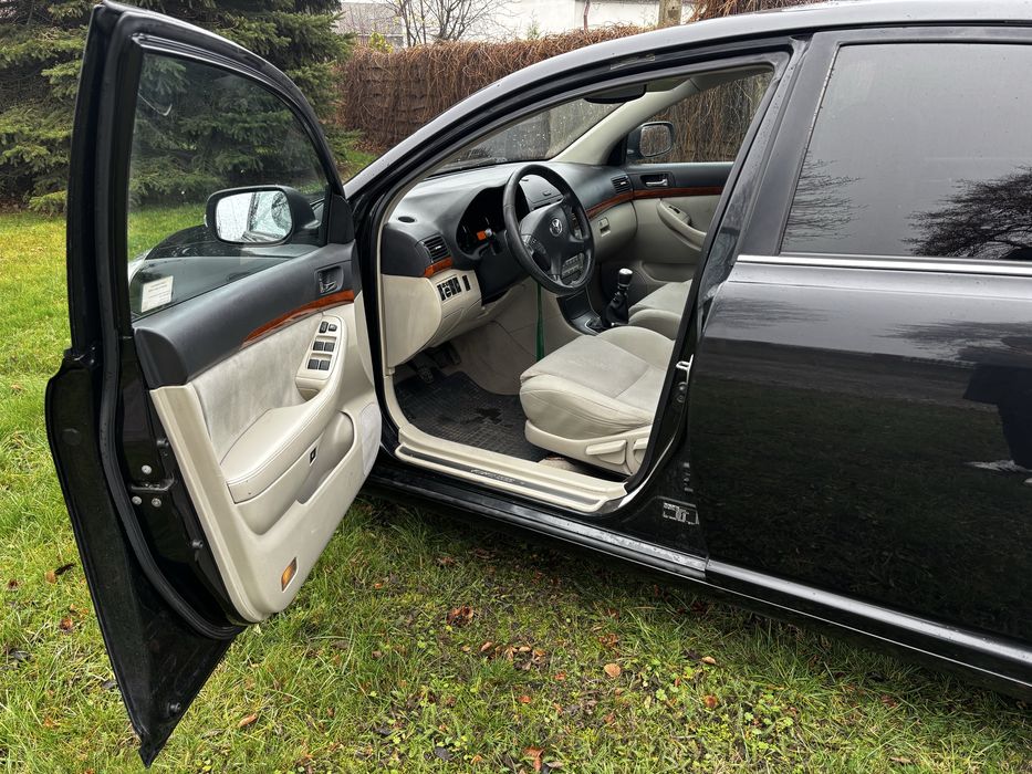 Toyota Avensis 2.2 D4D 2007 W pełni sprawna Xenon